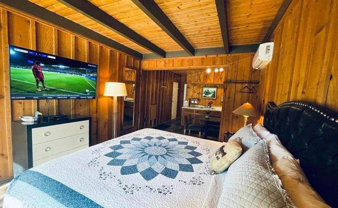 Photo of Bedroom in Shady Cove