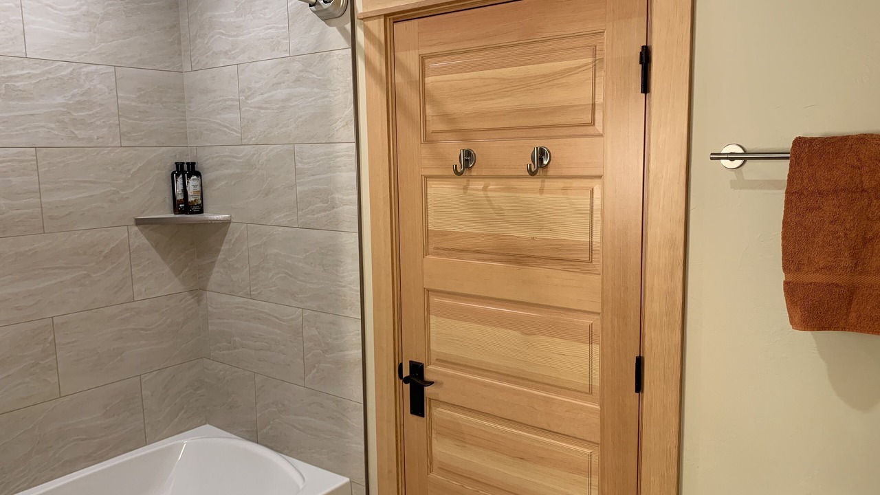 Photo of Bathroom in Siskiyou-Hargadine Historic District