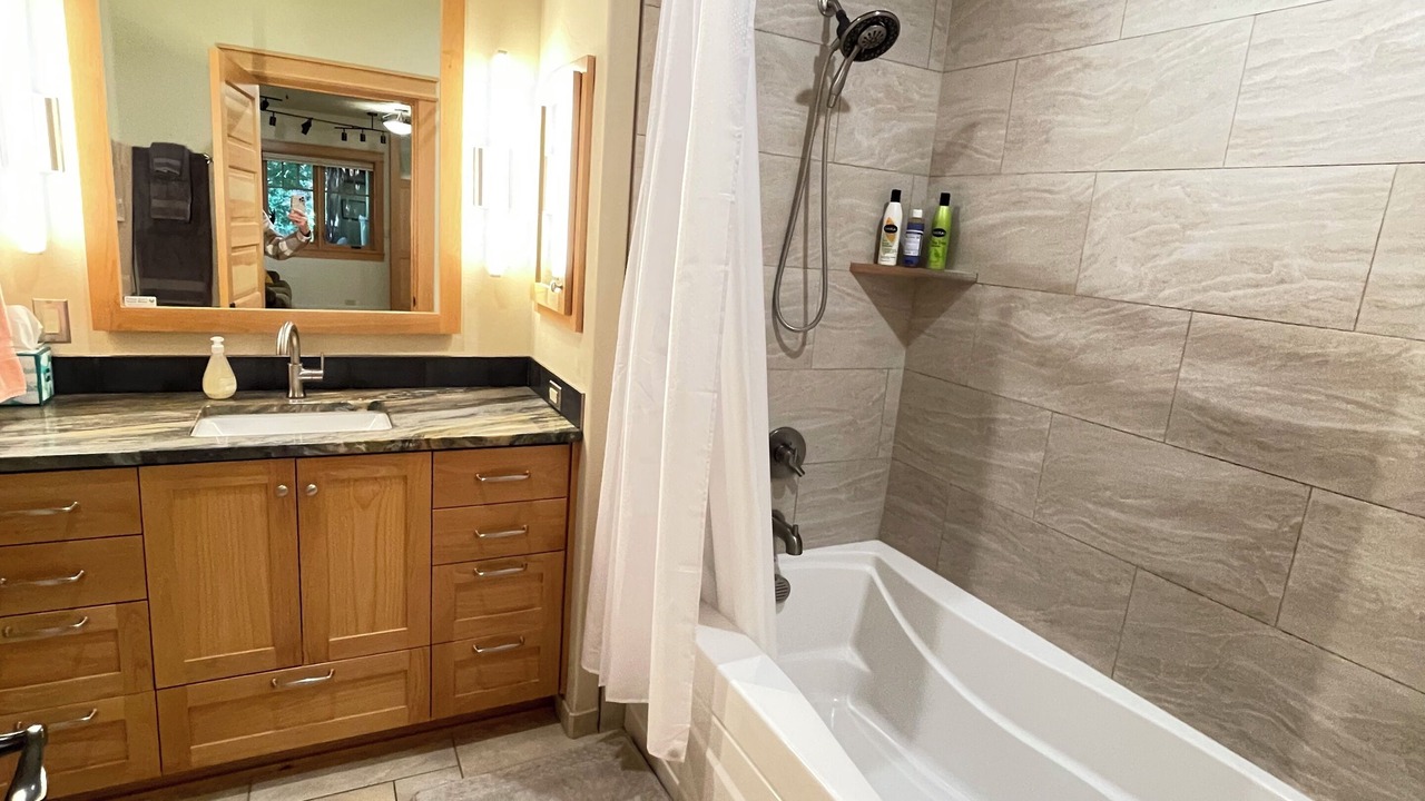 Photo of Bathroom in Siskiyou-Hargadine Historic District