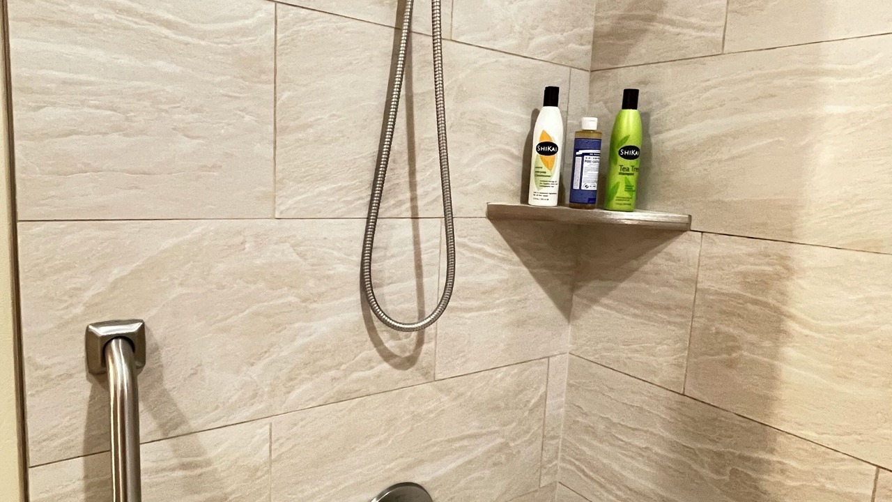 Photo of Bathroom in Siskiyou-Hargadine Historic District
