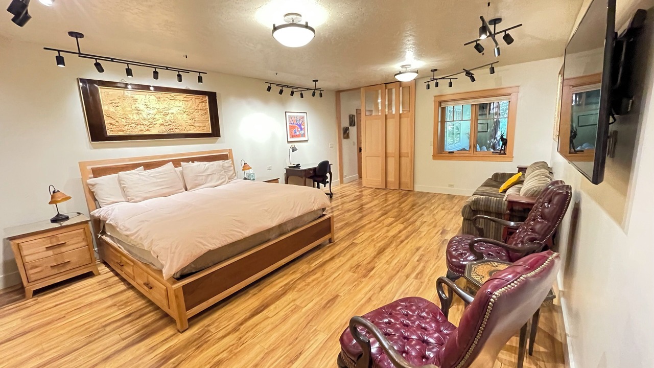 Photo of Bedroom in Siskiyou-Hargadine Historic District