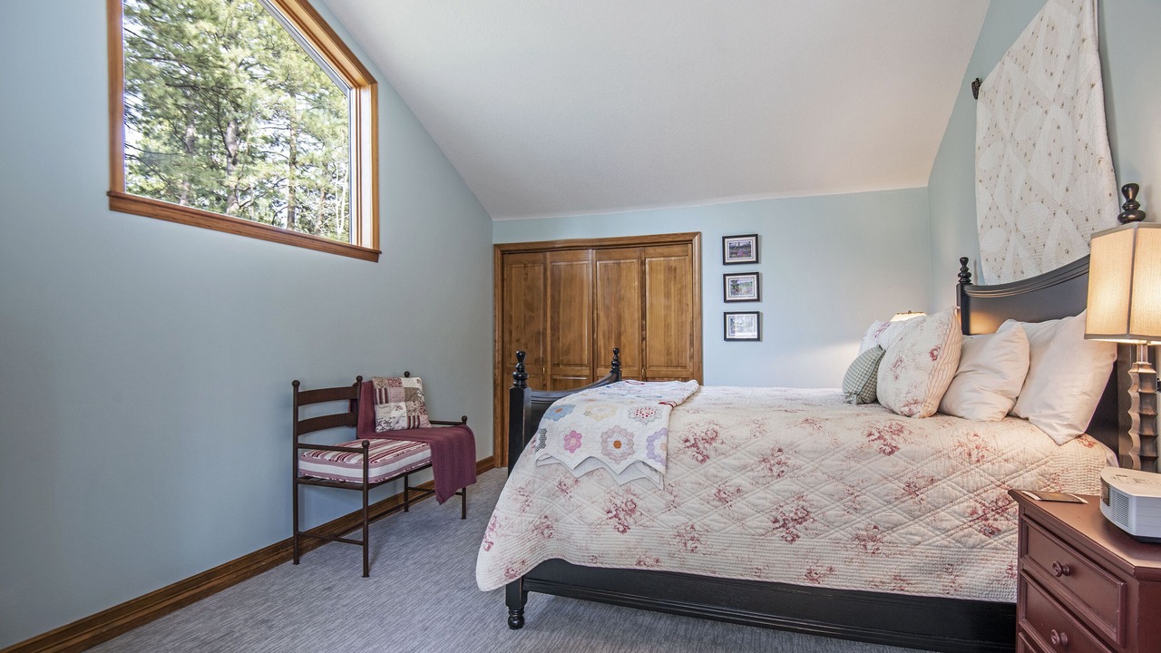 Photo of Bedroom in Black Butte Ranch