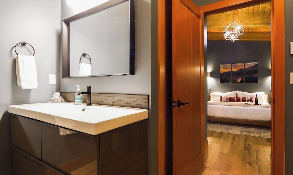 Photo of Bathroom in Glacier
