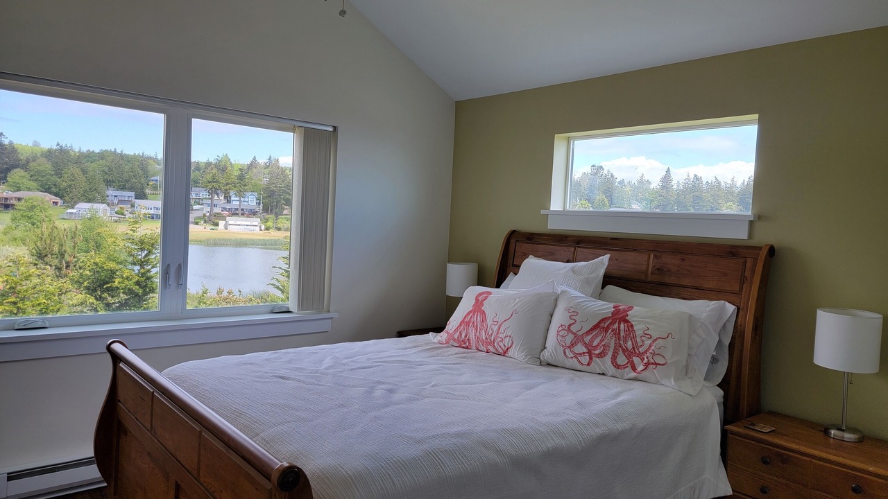 Photo of Bedroom in Coupeville
