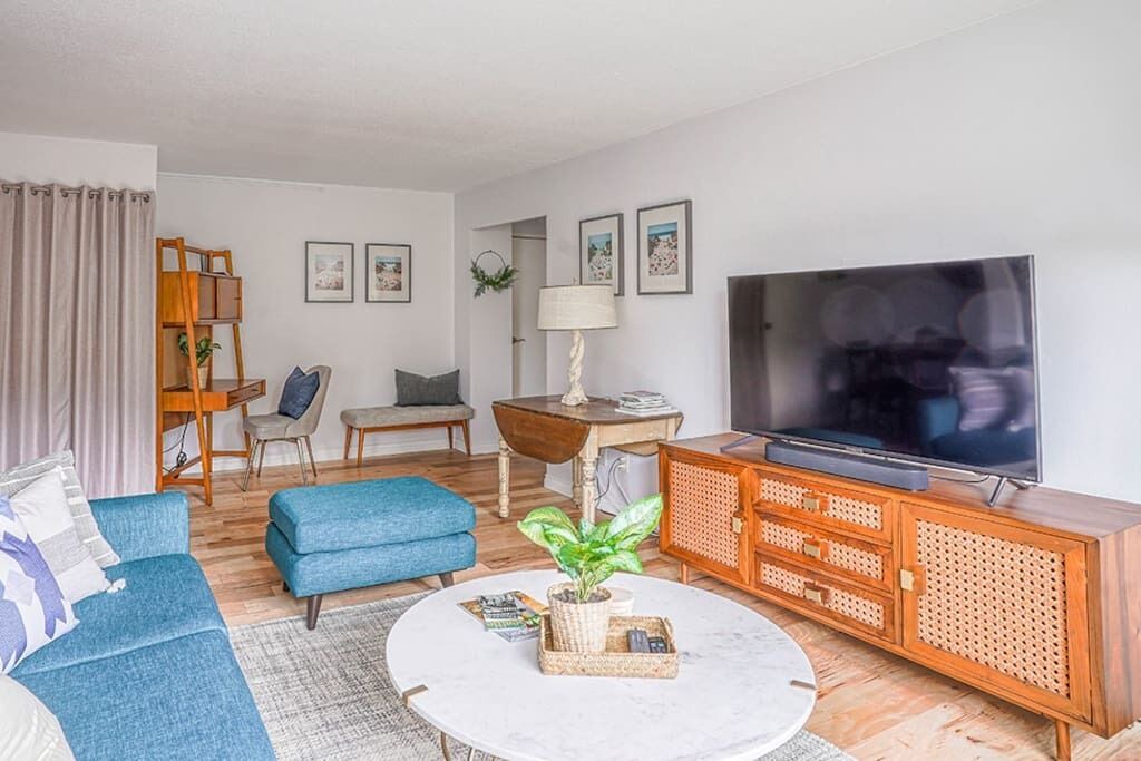 Photo of Livingroom in Downtown Seattle