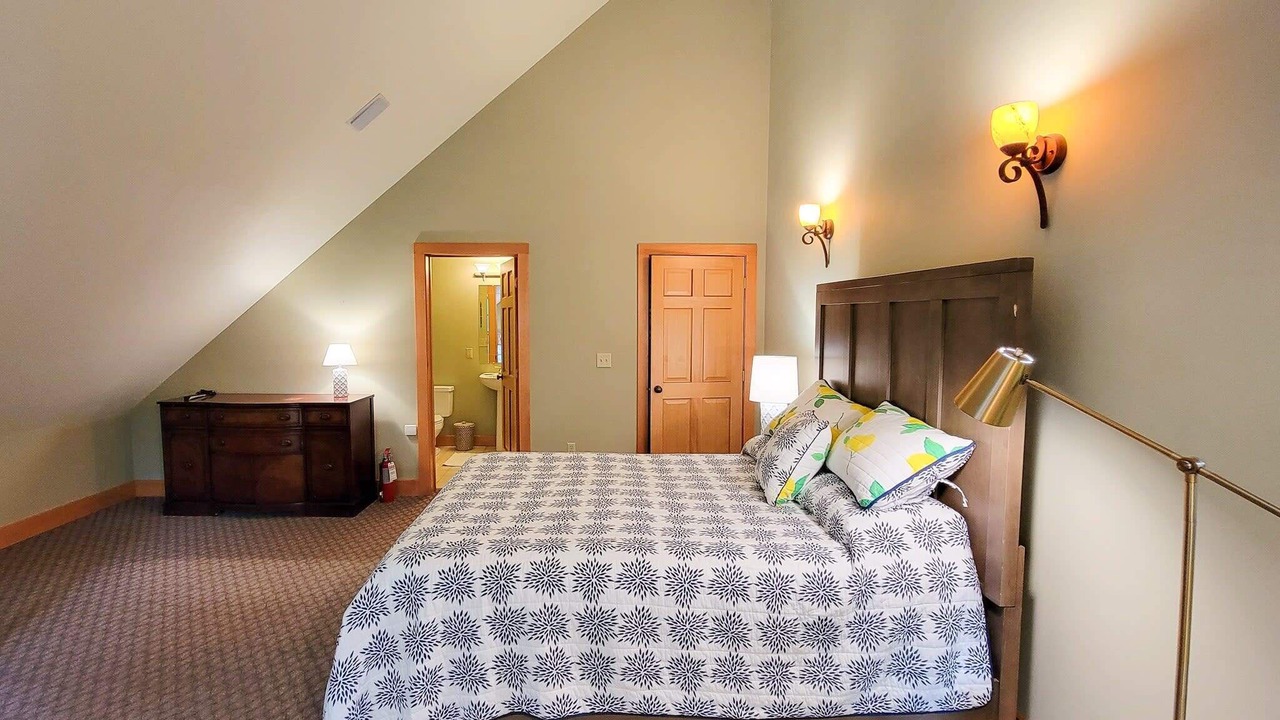Photo of Bedroom in Mazama