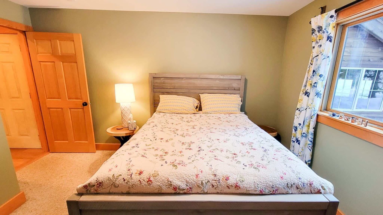 Photo of Bedroom in Mazama