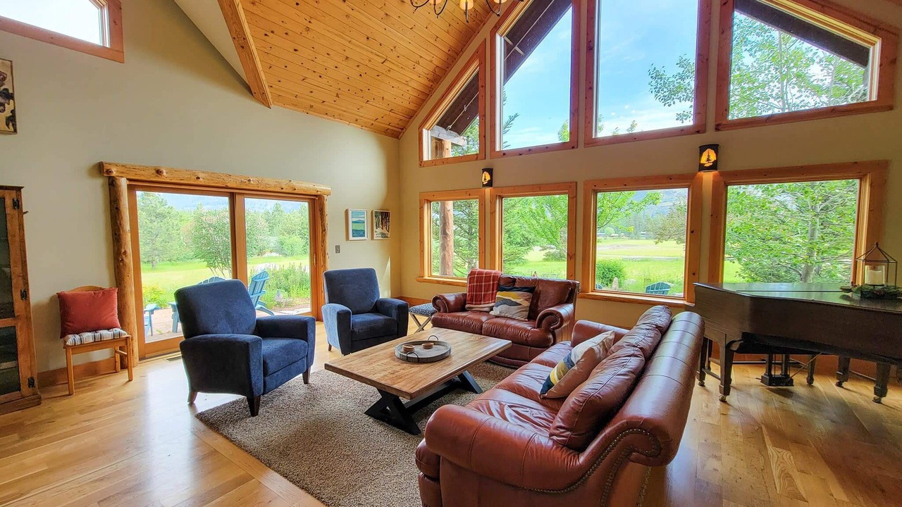Photo of Livingroom in Mazama