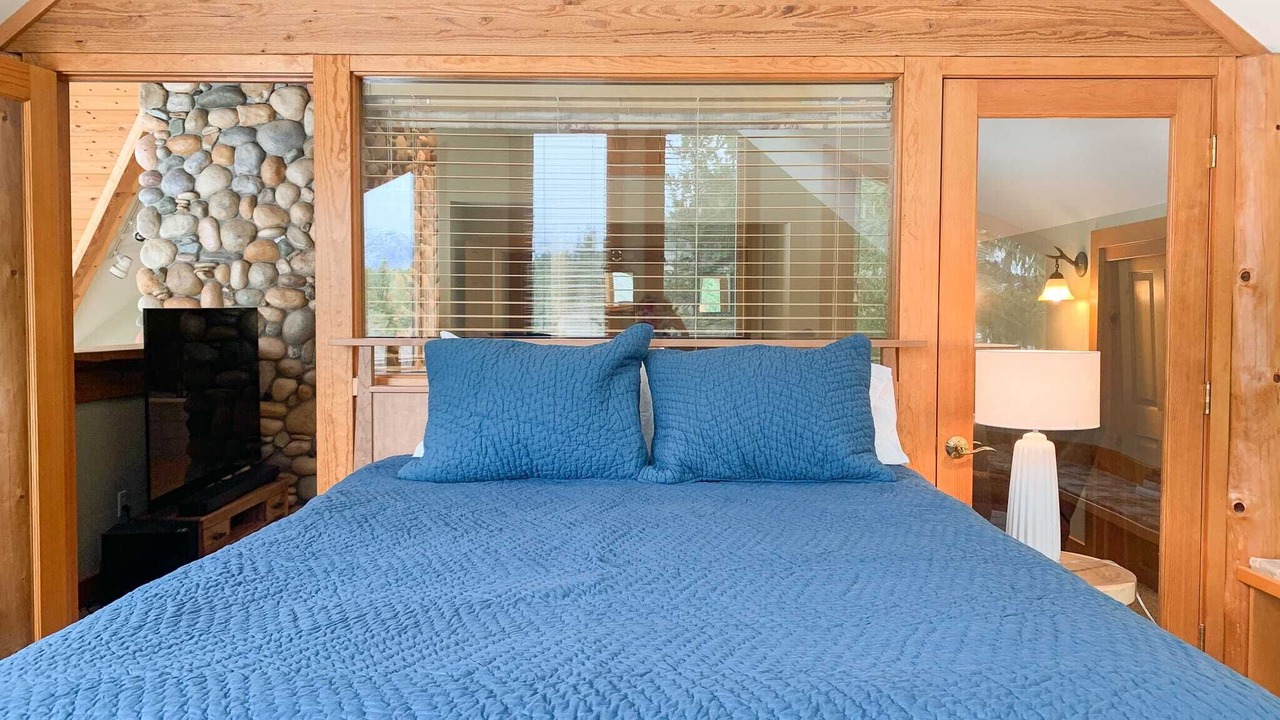 Photo of Bedroom in Mazama