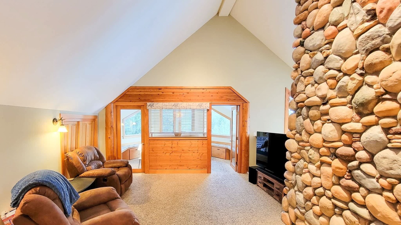 Photo of Livingroom in Mazama