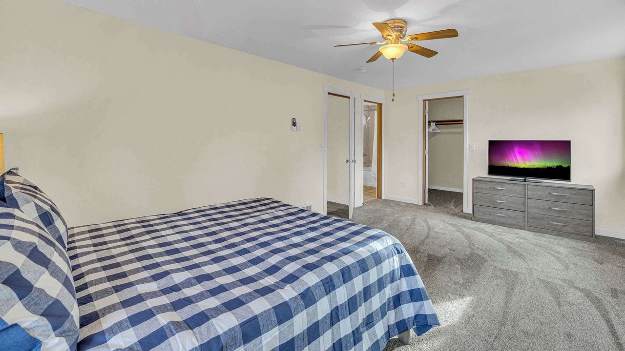 Photo of Bedroom in Oregon Water Wonderland