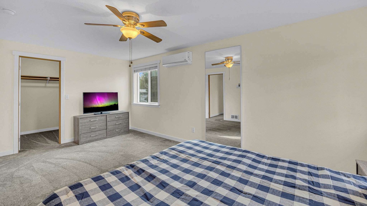 Photo of Bedroom in Oregon Water Wonderland