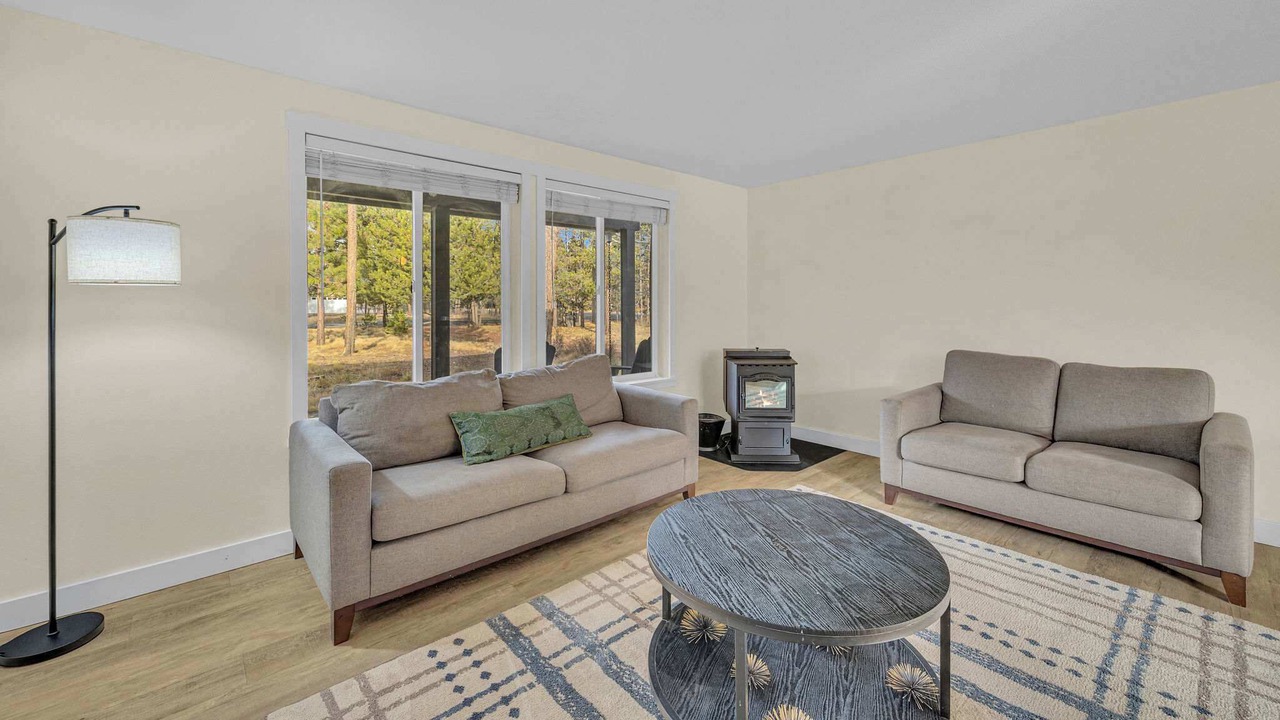 Photo of Livingroom in Oregon Water Wonderland