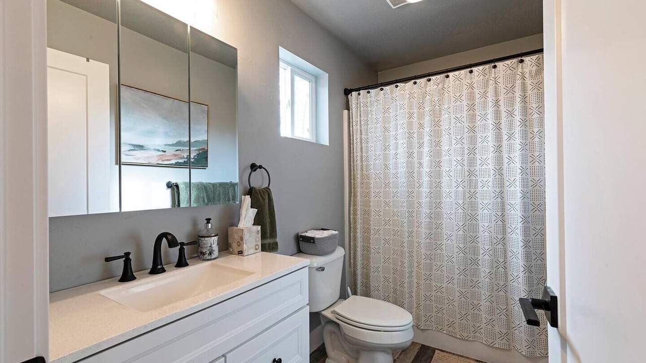 Photo of Bathroom in Franklin to the Fort