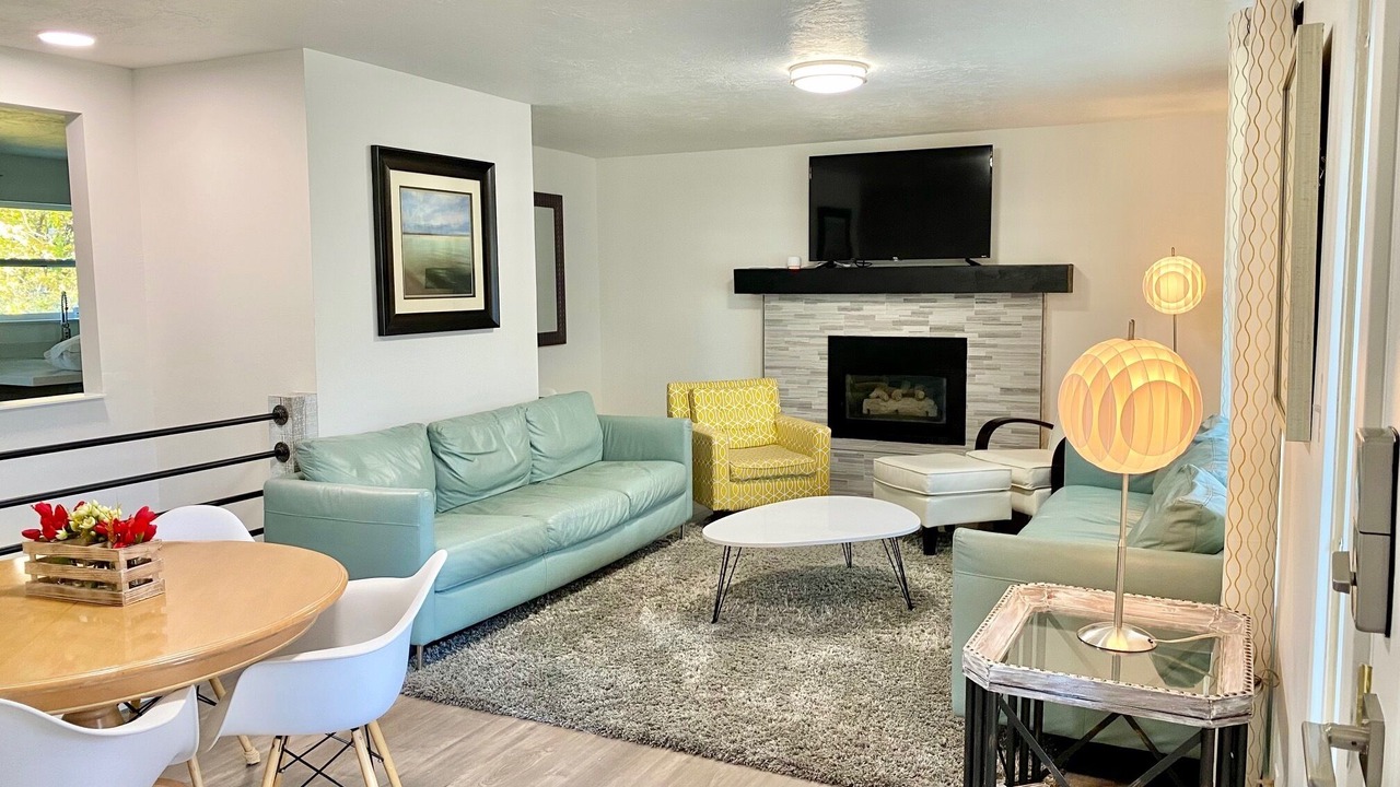 Photo of Livingroom in Lakeview