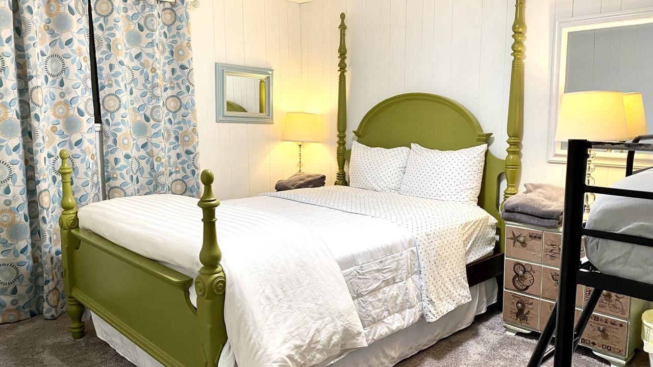 Photo of Bedroom in Lakeview