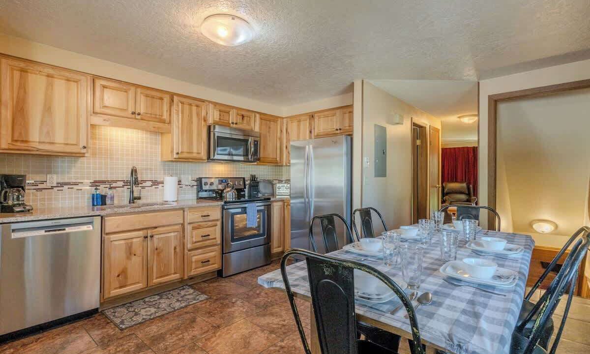 Photo of Kitchen in West Yellowstone