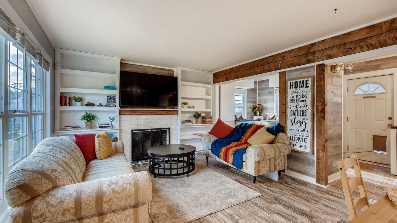 Photo of Livingroom in Lakewood
