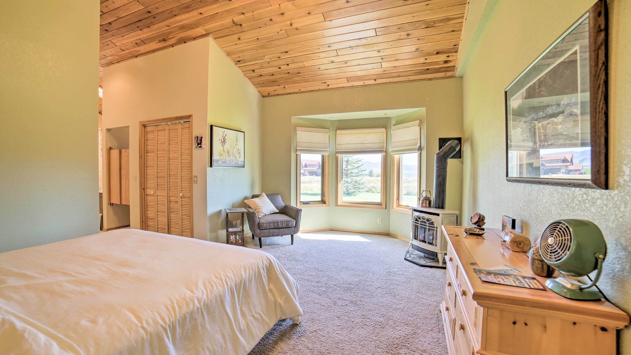 Photo of Livingroom in Island Park