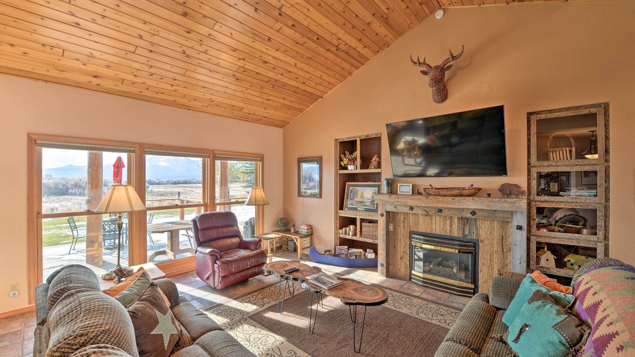 Photo of Livingroom in Island Park