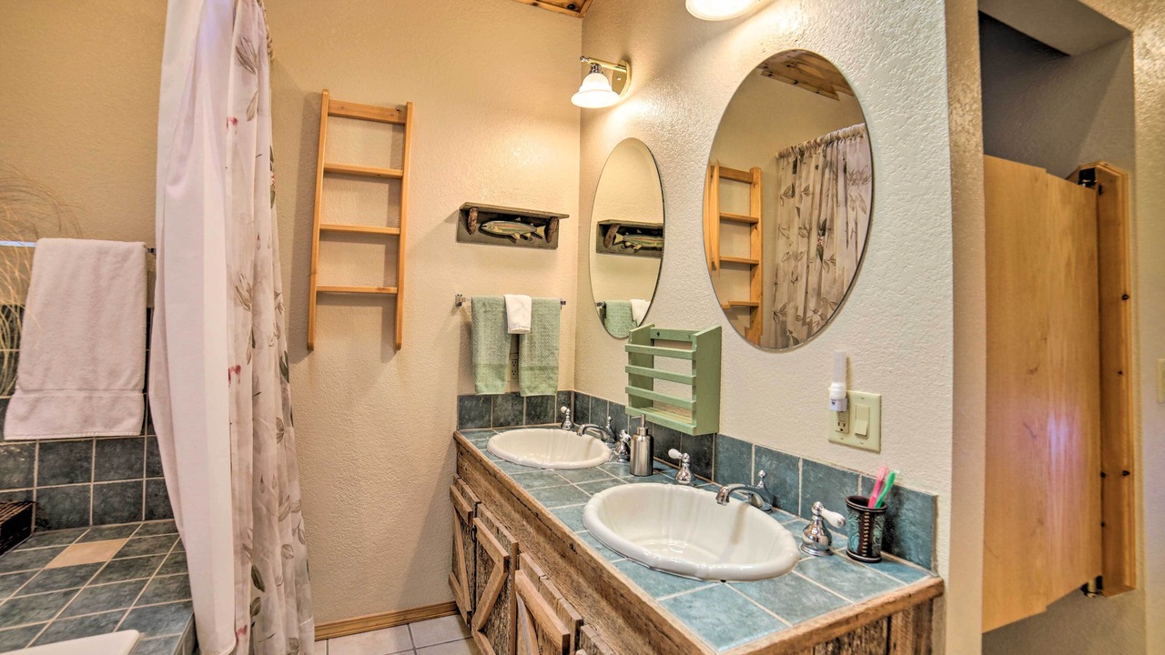 Photo of Bathroom in Island Park