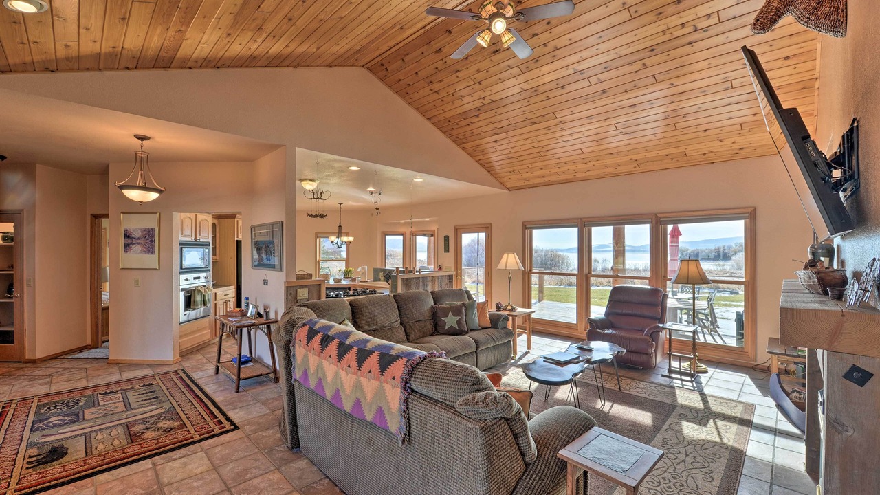 Photo of Livingroom in Island Park