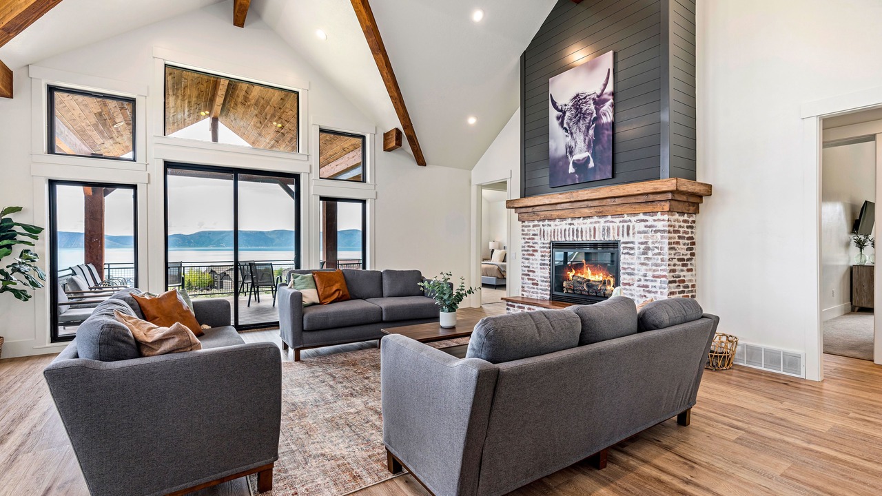 Photo of Livingroom in Cherimoya Hill