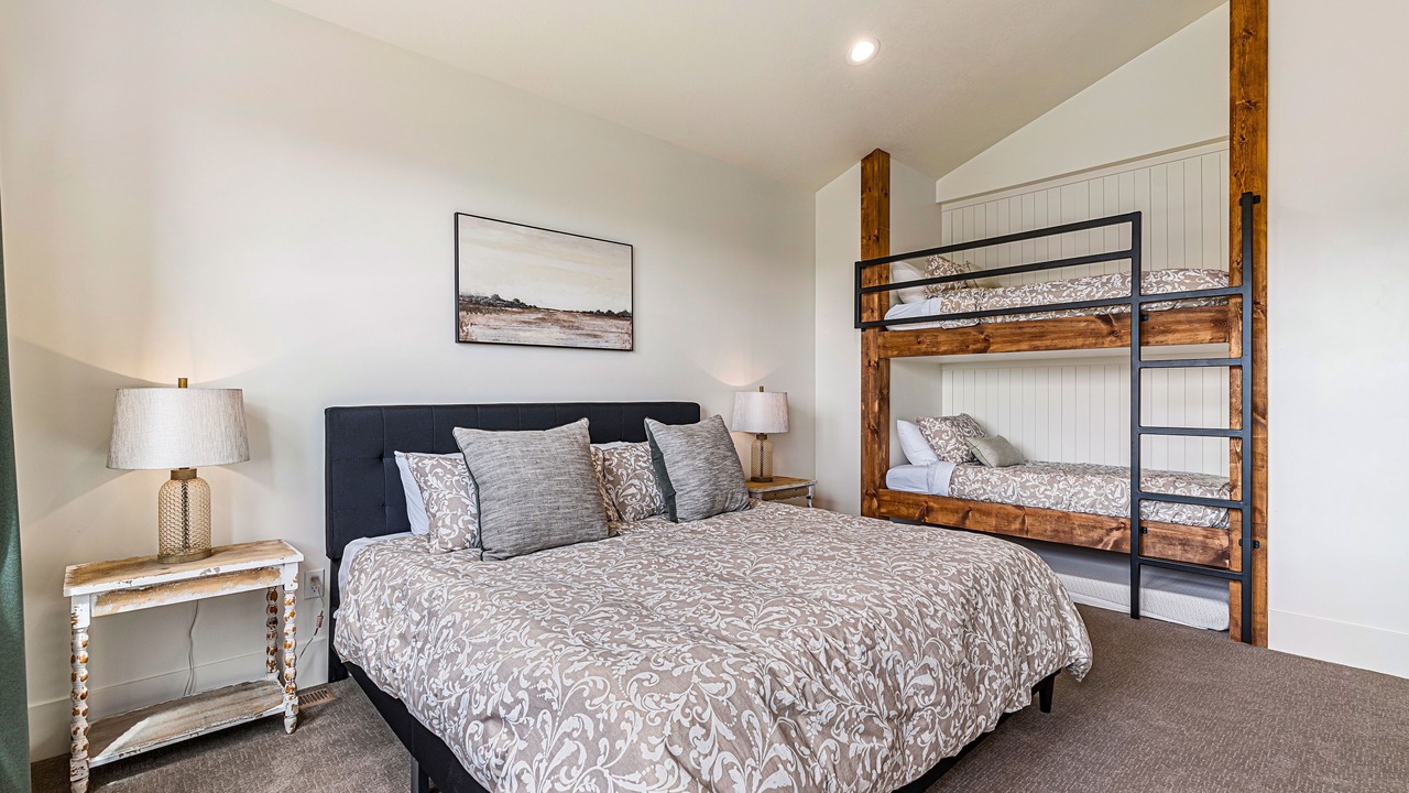 Photo of Bedroom in Cherimoya Hill