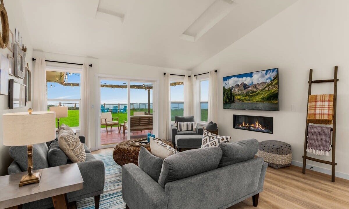 Photo of Livingroom in Oak Harbor