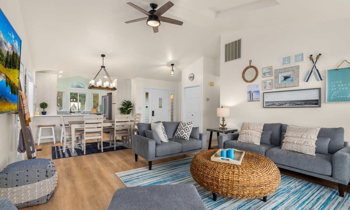 Photo of Livingroom in Oak Harbor