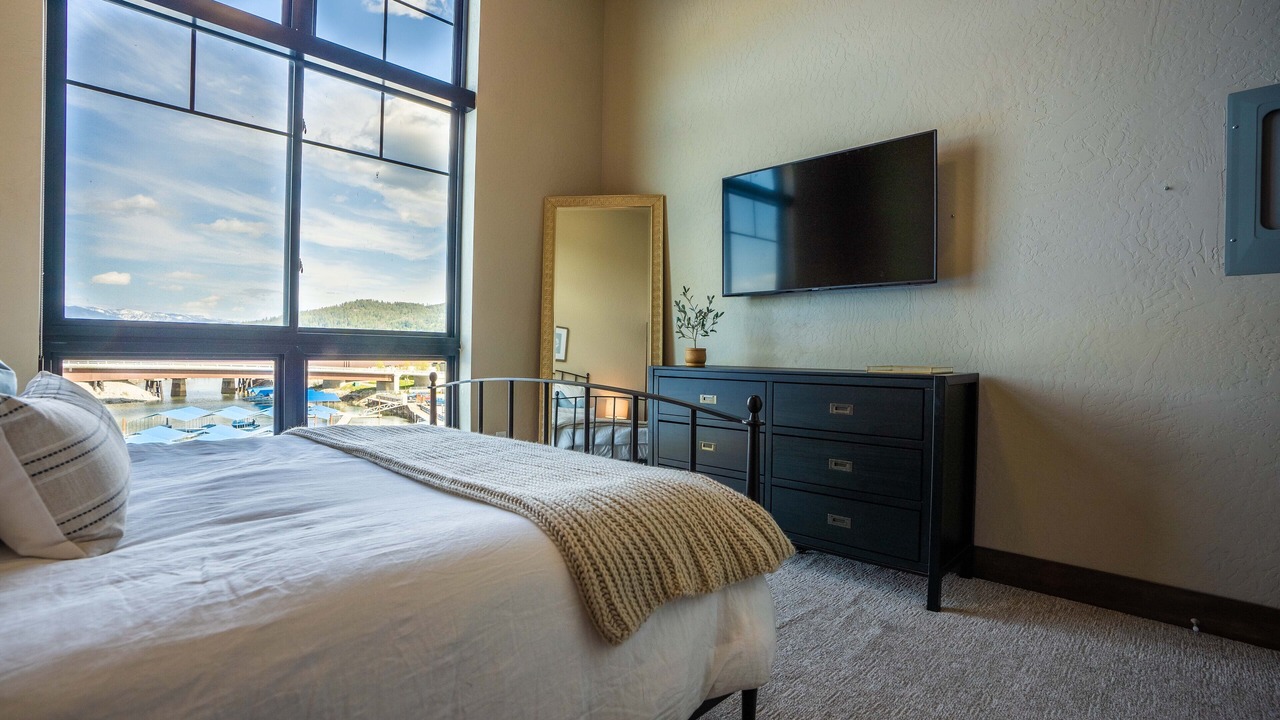Photo of Bedroom in Sandpoint