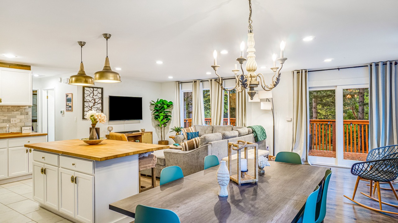 Photo of Livingroom in West Hills