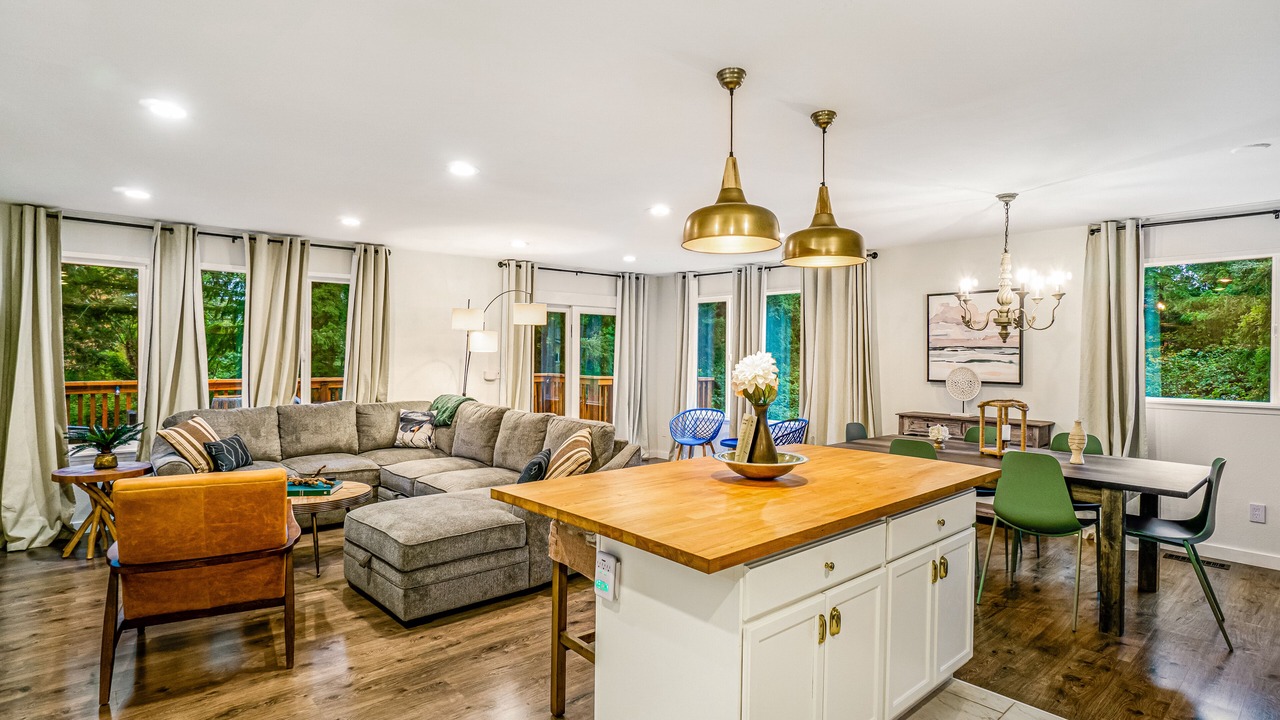 Photo of Livingroom in West Hills