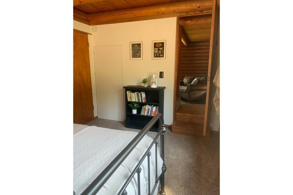 Photo of Bedroom in Garden Valley