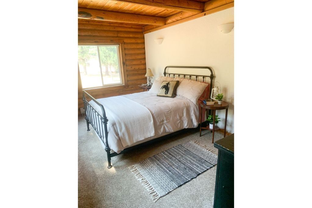 Photo of Bedroom in Garden Valley