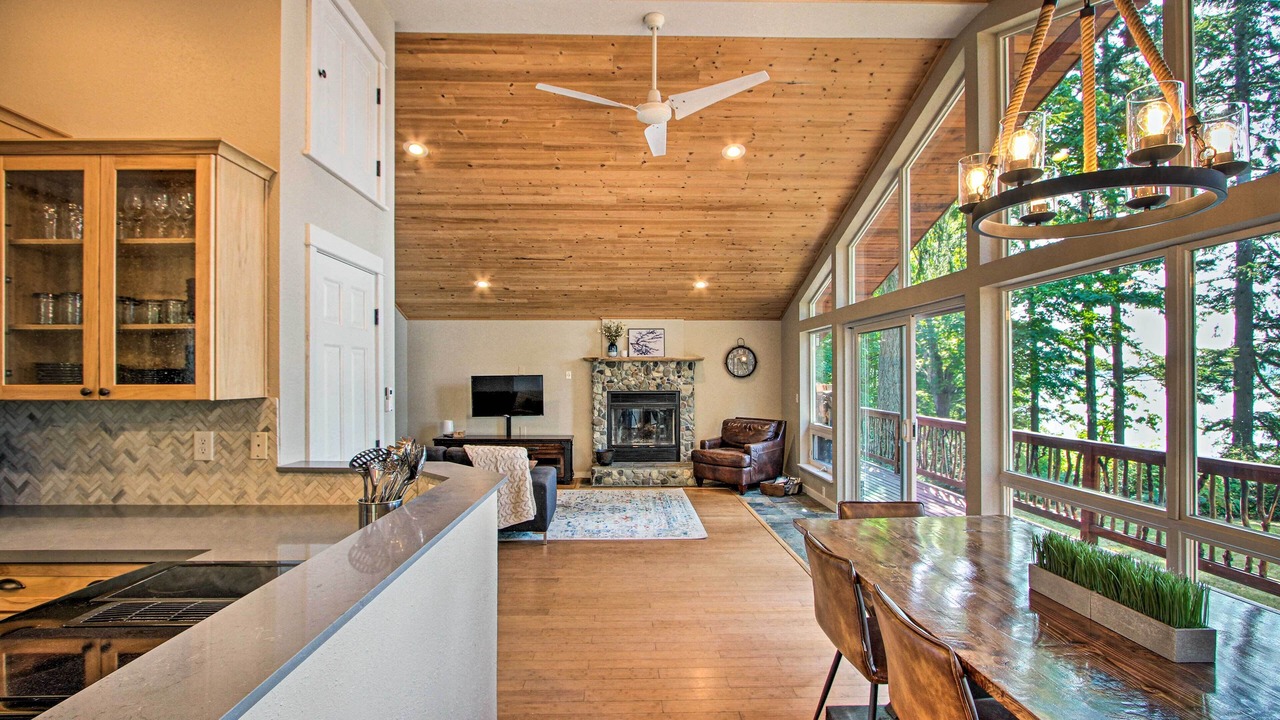 Photo of Livingroom in Anderson Island