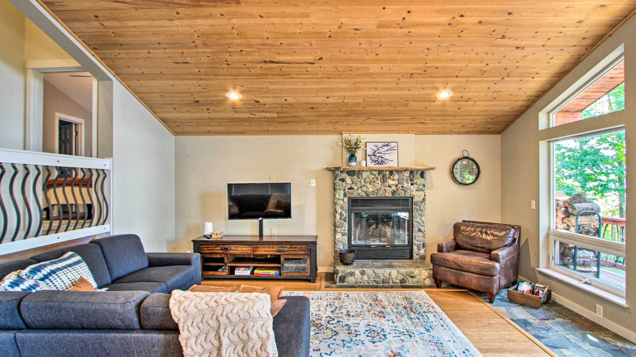 Photo of Livingroom in Anderson Island
