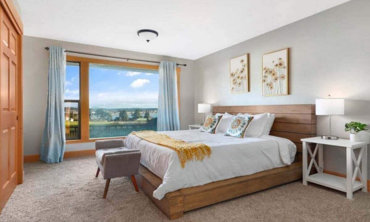 Photo of Bedroom in Oak Harbor