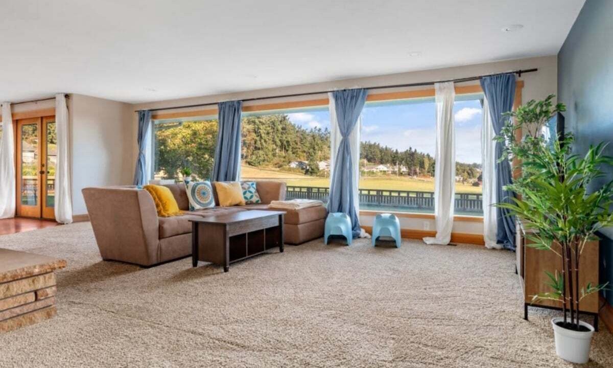 Photo of Livingroom in Oak Harbor