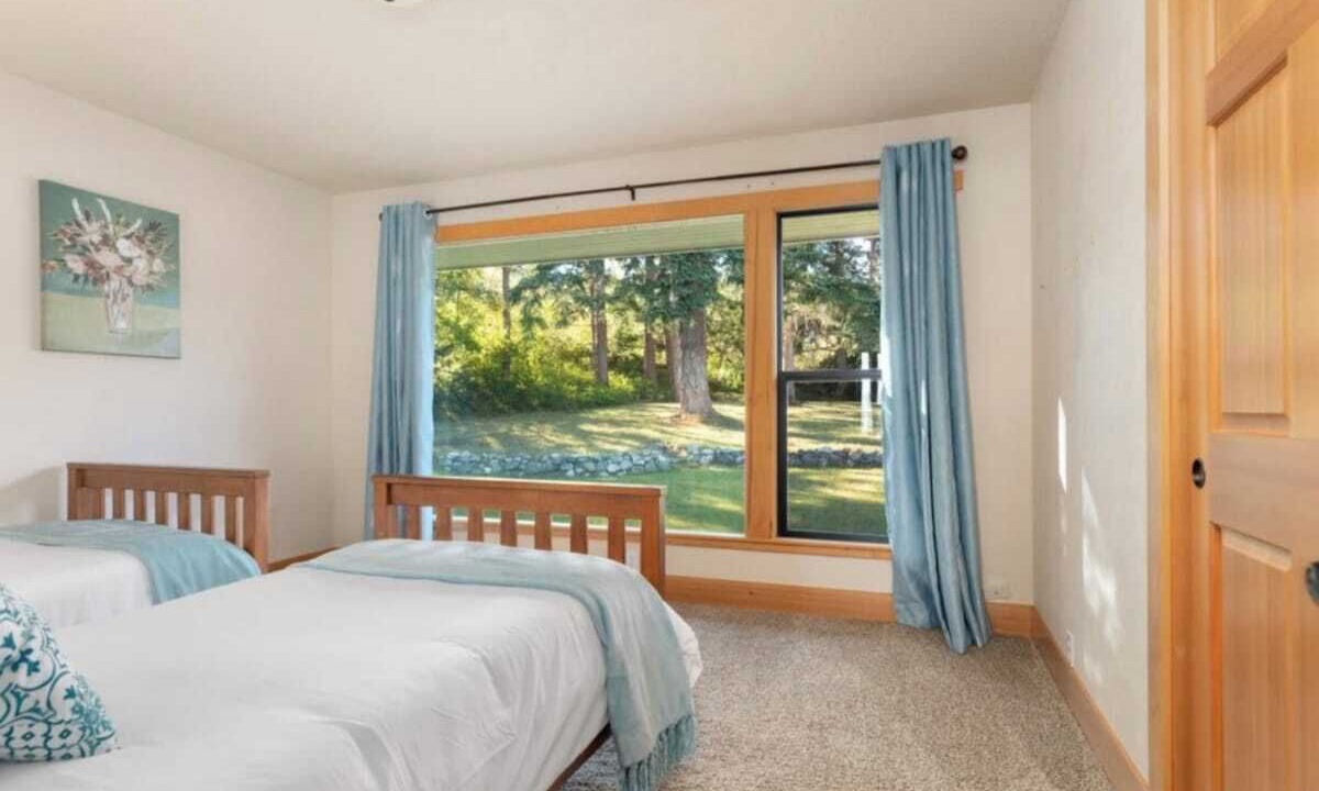 Photo of Bedroom in Oak Harbor