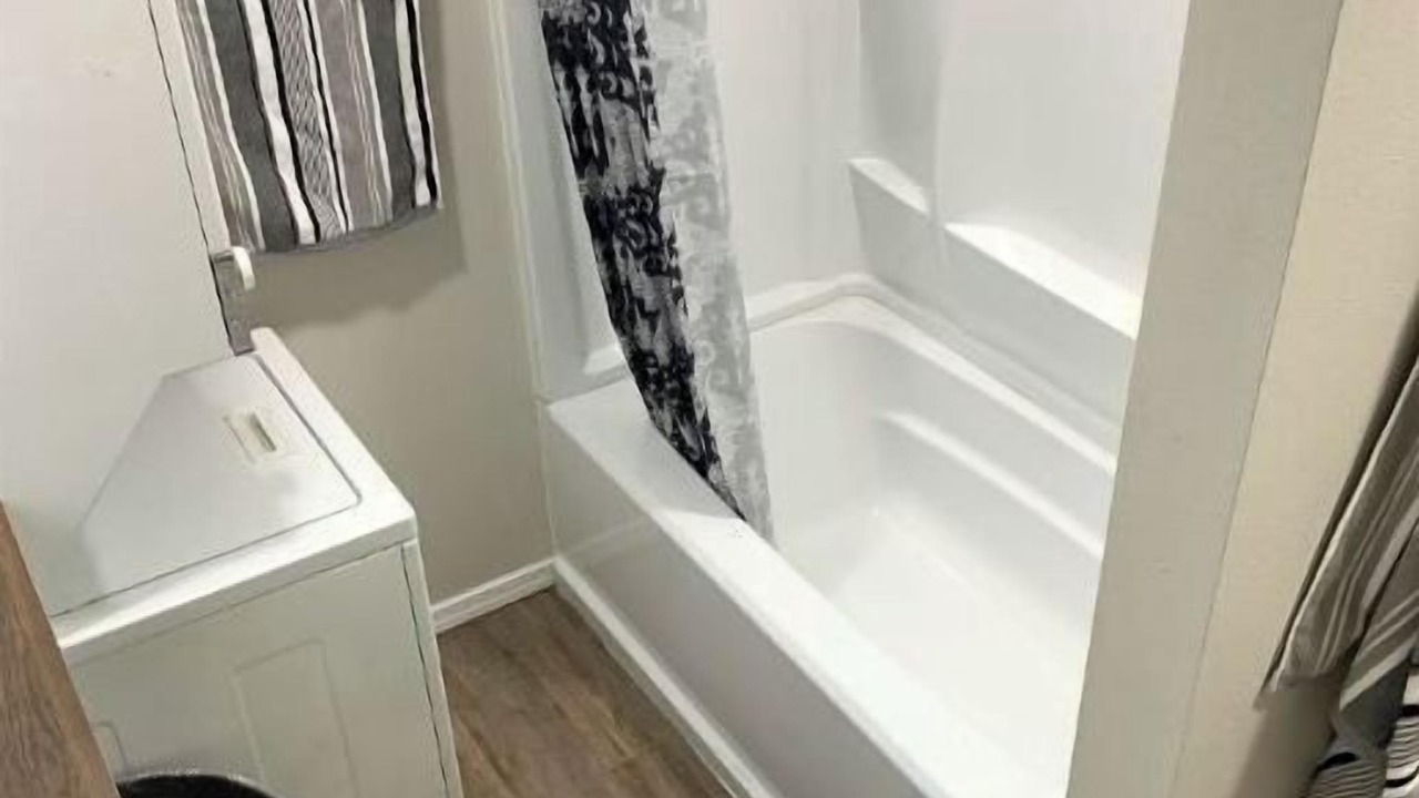 Photo of Bathroom in Parkland
