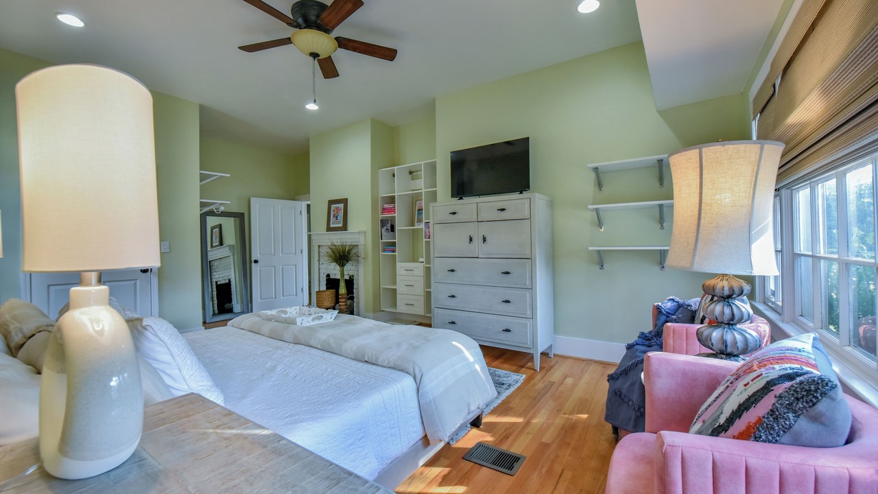 Photo of Bedroom in Northport