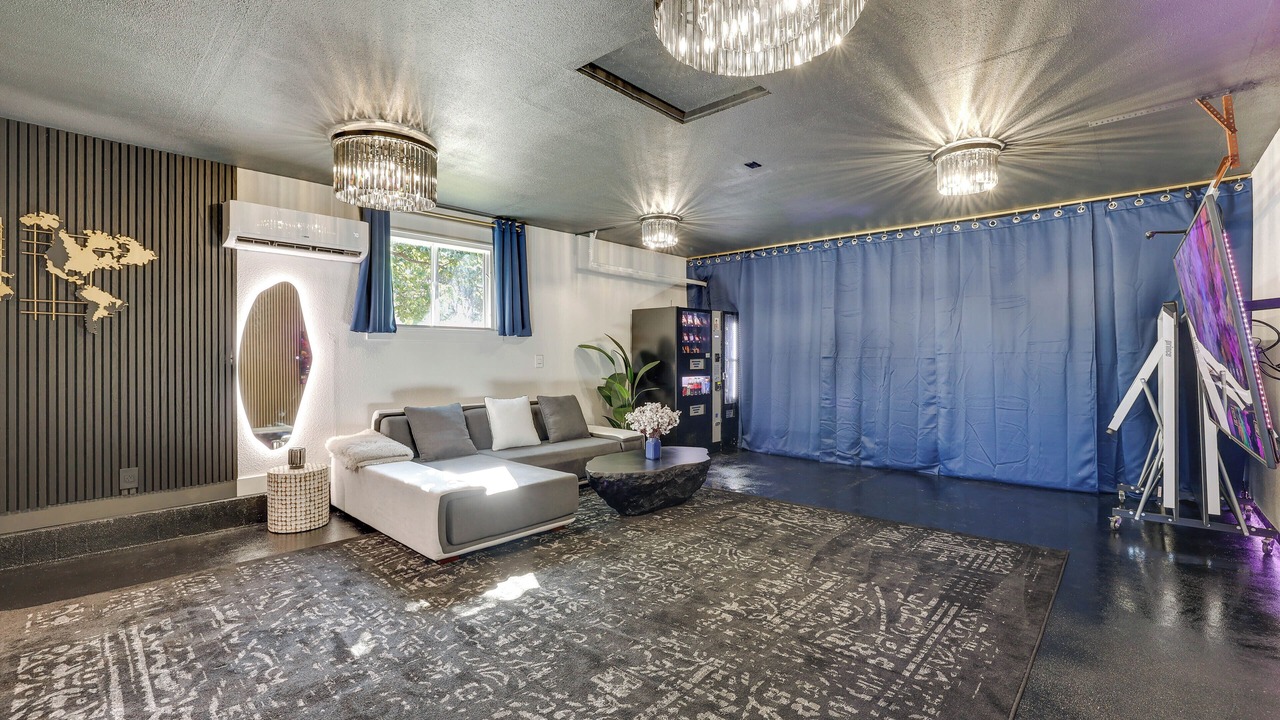 Photo of Livingroom in West Valley