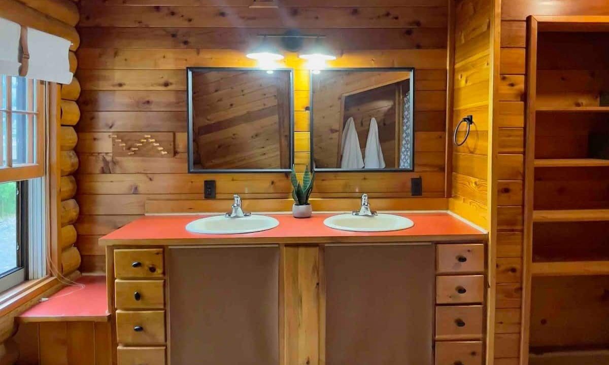 Photo of Bathroom in Roseburg