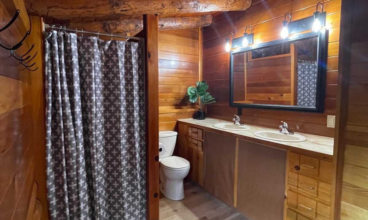 Photo of Bathroom in Roseburg