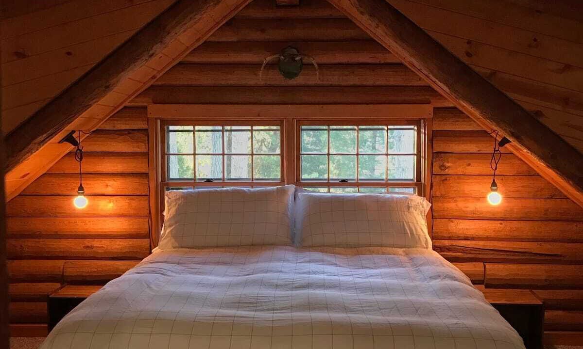 Photo of Bedroom in Roseburg