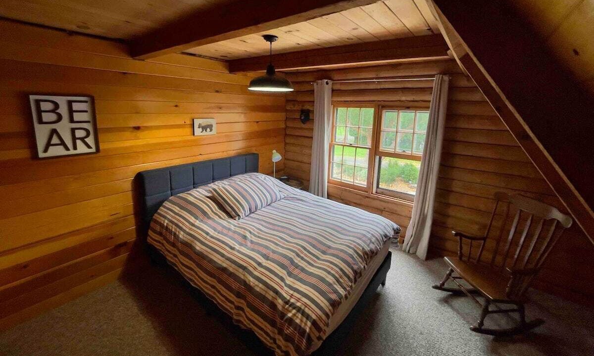 Photo of Bedroom in Roseburg