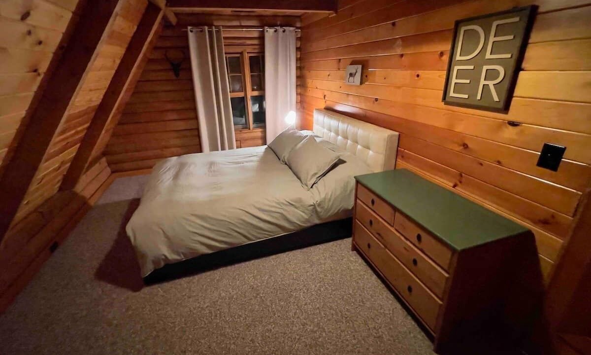 Photo of Bedroom in Roseburg