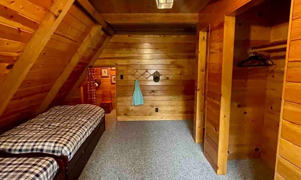 Photo of Bedroom in Roseburg