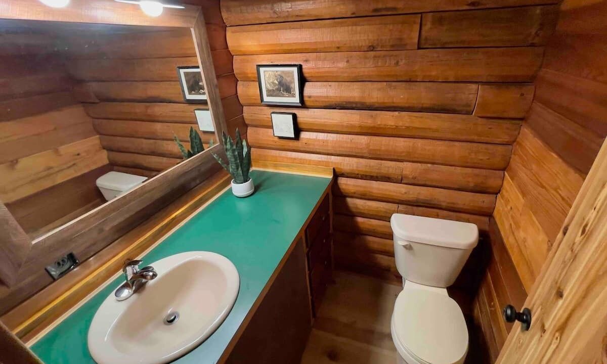 Photo of Bathroom in Roseburg